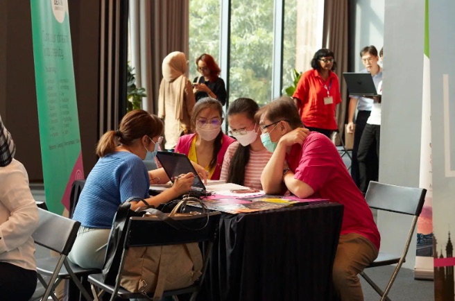 Guidance for getting scholarships, including writing personal essays, at education fair