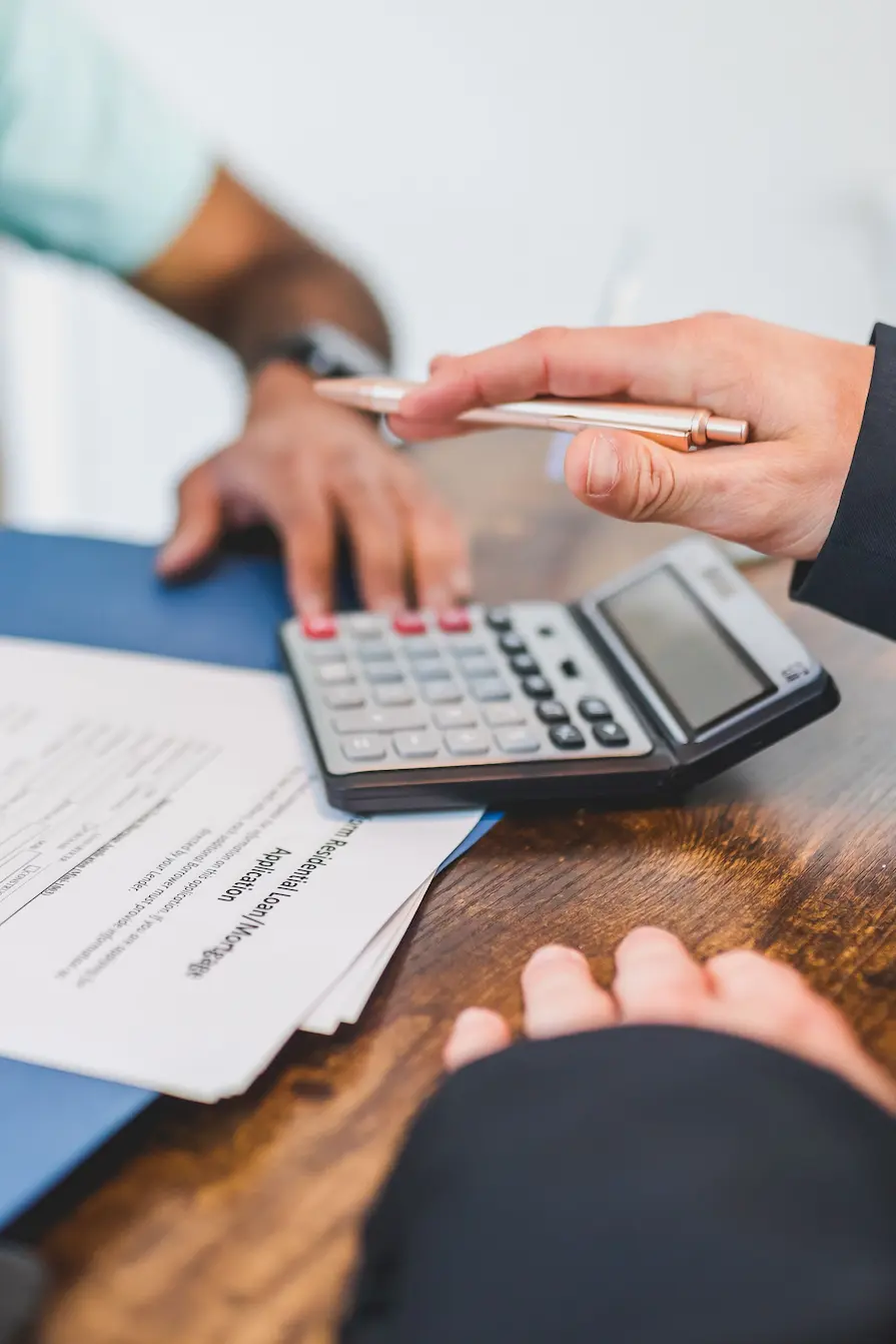 Calculatrice sur un bureau