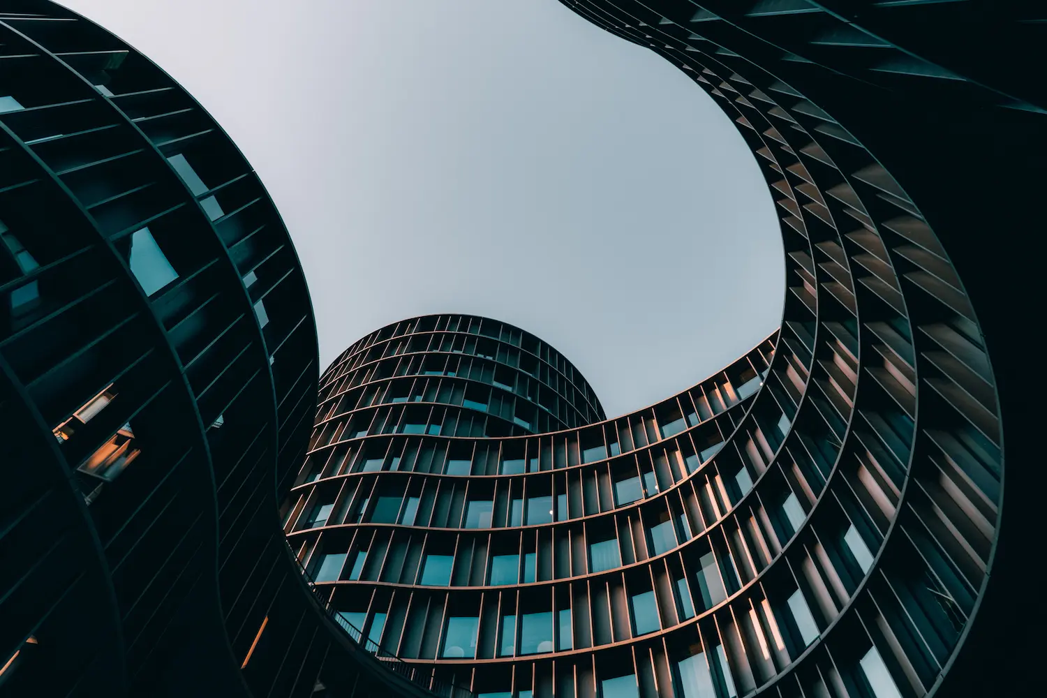 Vue en contre-plongée de bureaux à Copenhague