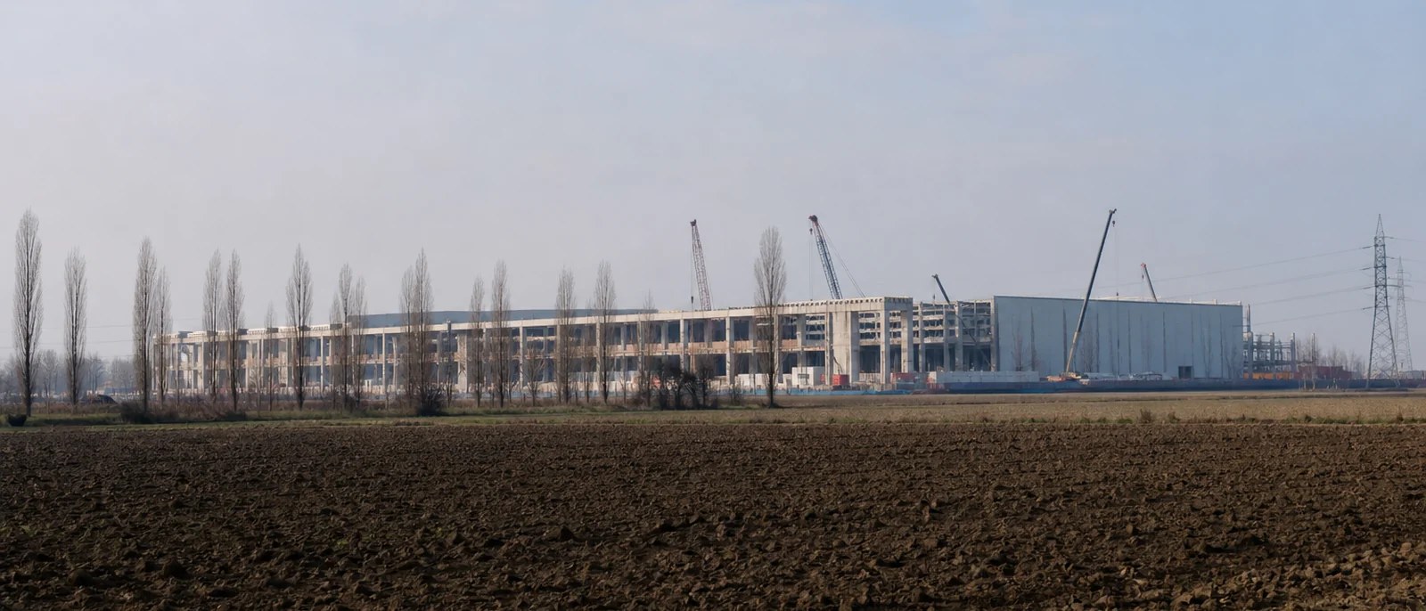 Segrate and Cornaredo, Lombardy. CyrusOne's MIL1 is due first capacity in Q3 2027, with up to 300 workers at peak.