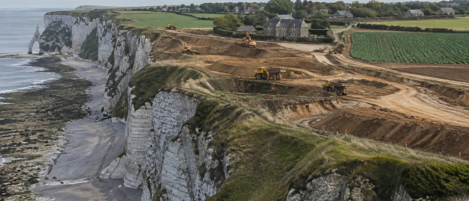 Penly, Seine-Maritime. The Normandy prefecture plan sets peak site employment at up to 10,000 and calls for 6,000 new accommodation places within 30 kilometres.