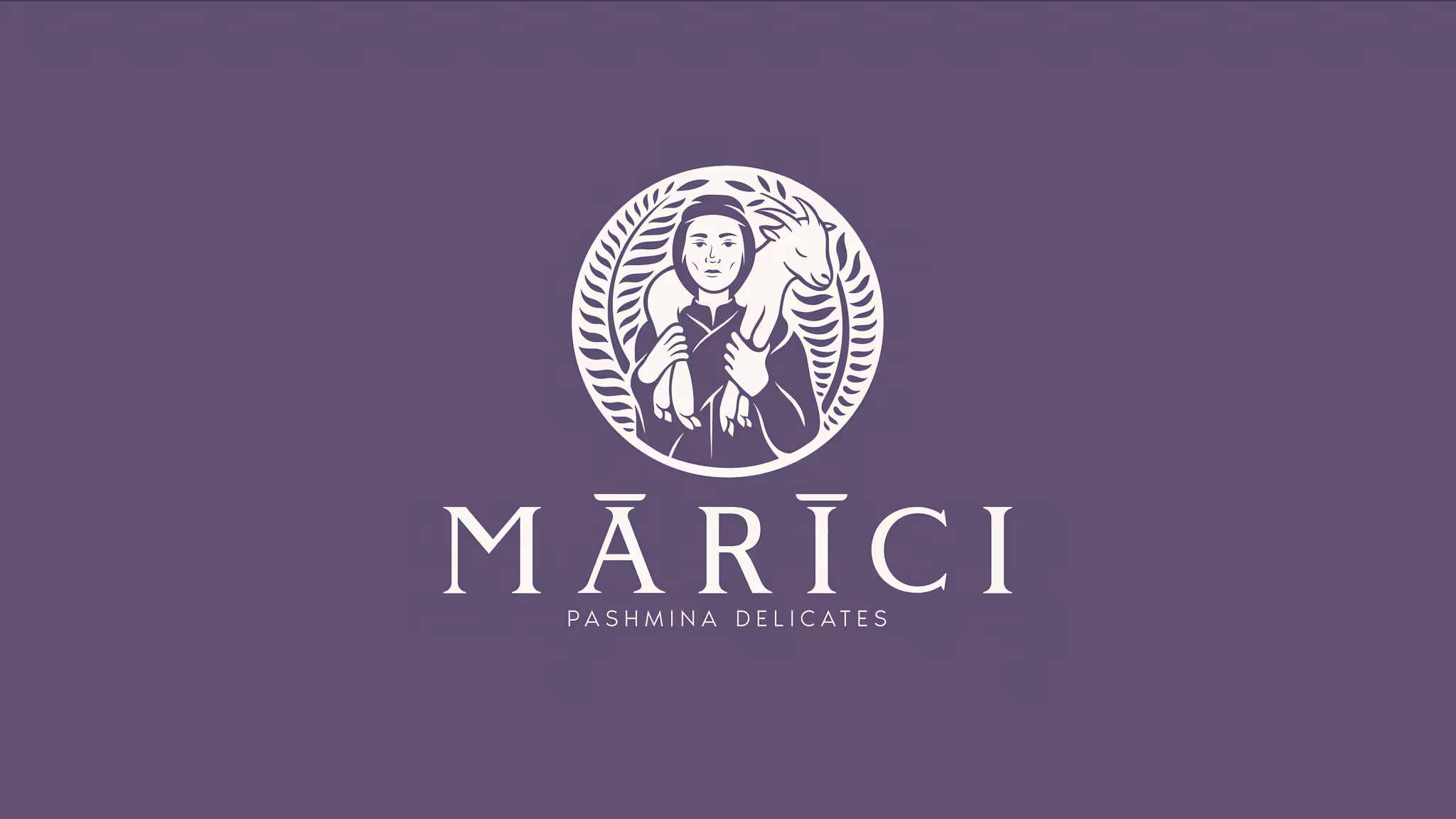 Hauptlogo auf lila Hintergrund – Marici Fashion Wordmark Icon München