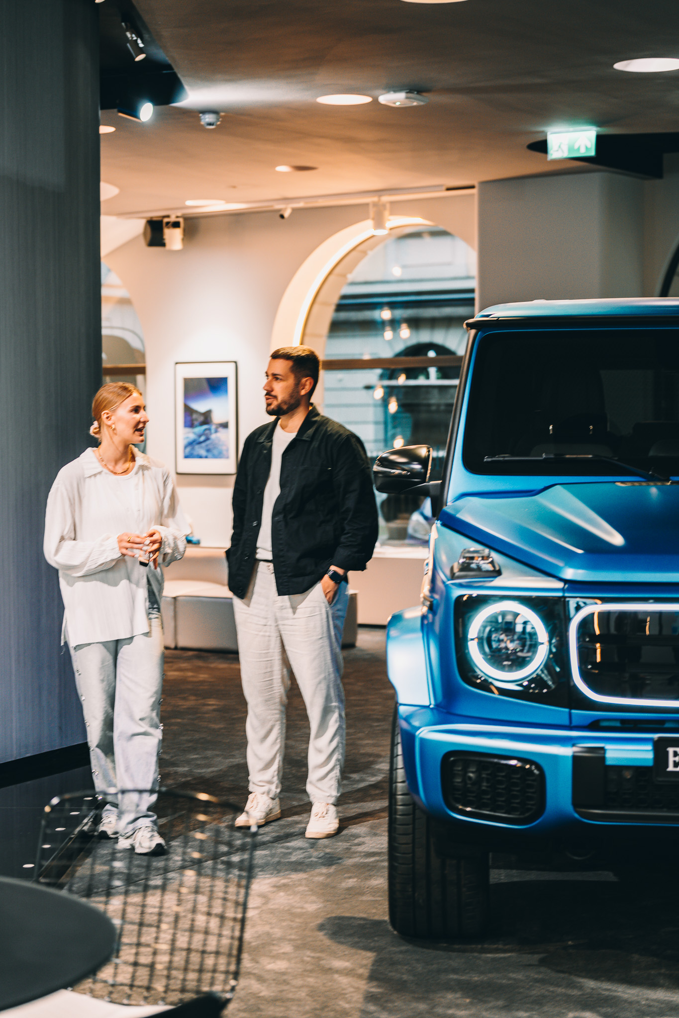 Marketing Innovations @Mercedes Benz by FADETOBLACK, event photography, image 11: Interior views of the Mercedes-Benz Studio Odeonsplatz venue in Munich during a marketing event: a blue