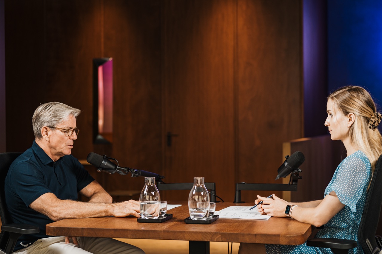Zweier-Runde mit farbigem Backlight, Designstudio Podcast Produktion München