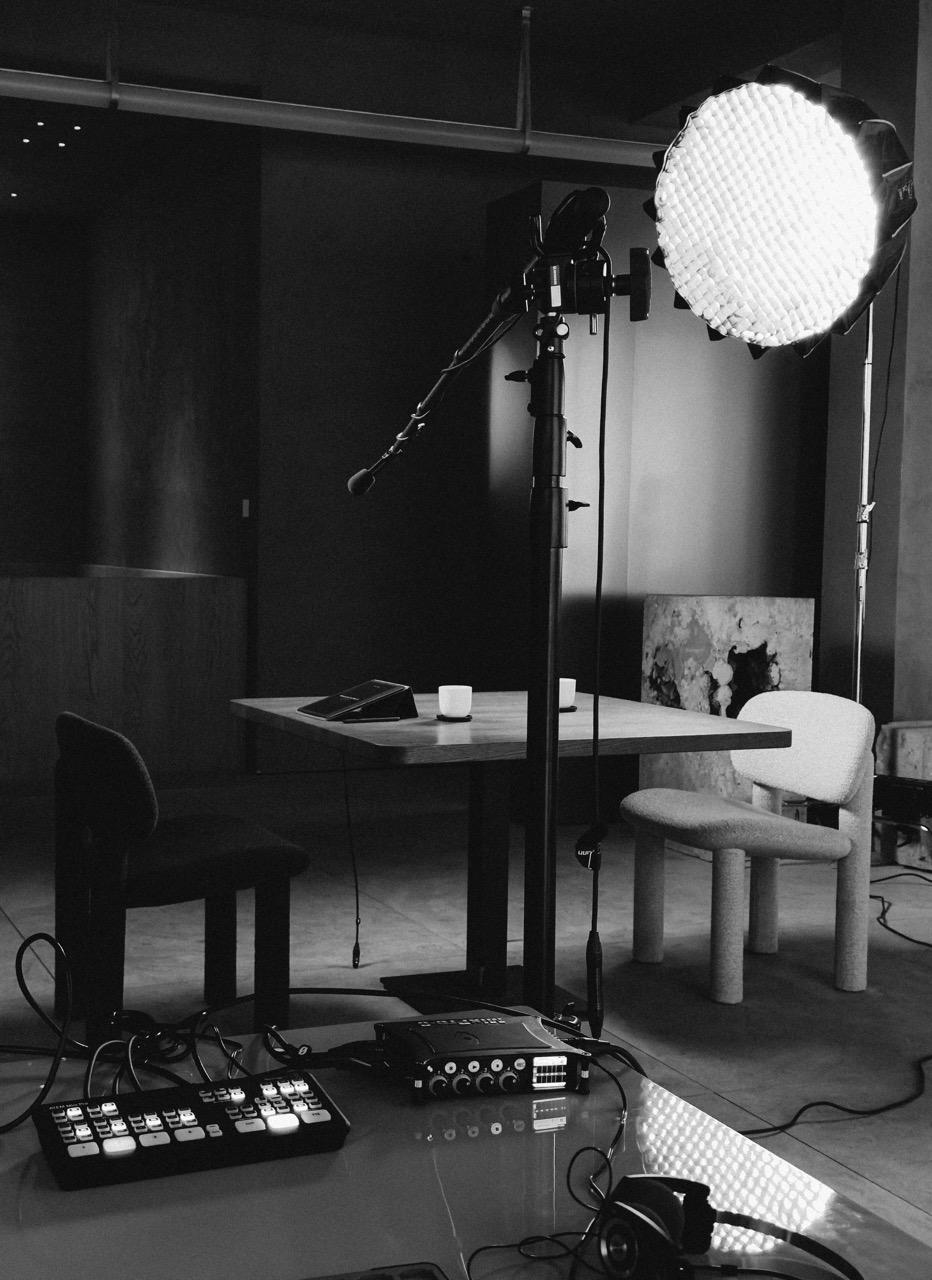 Regie-Monitor zeigt Livefeed, Podcast Livemitschnitt München