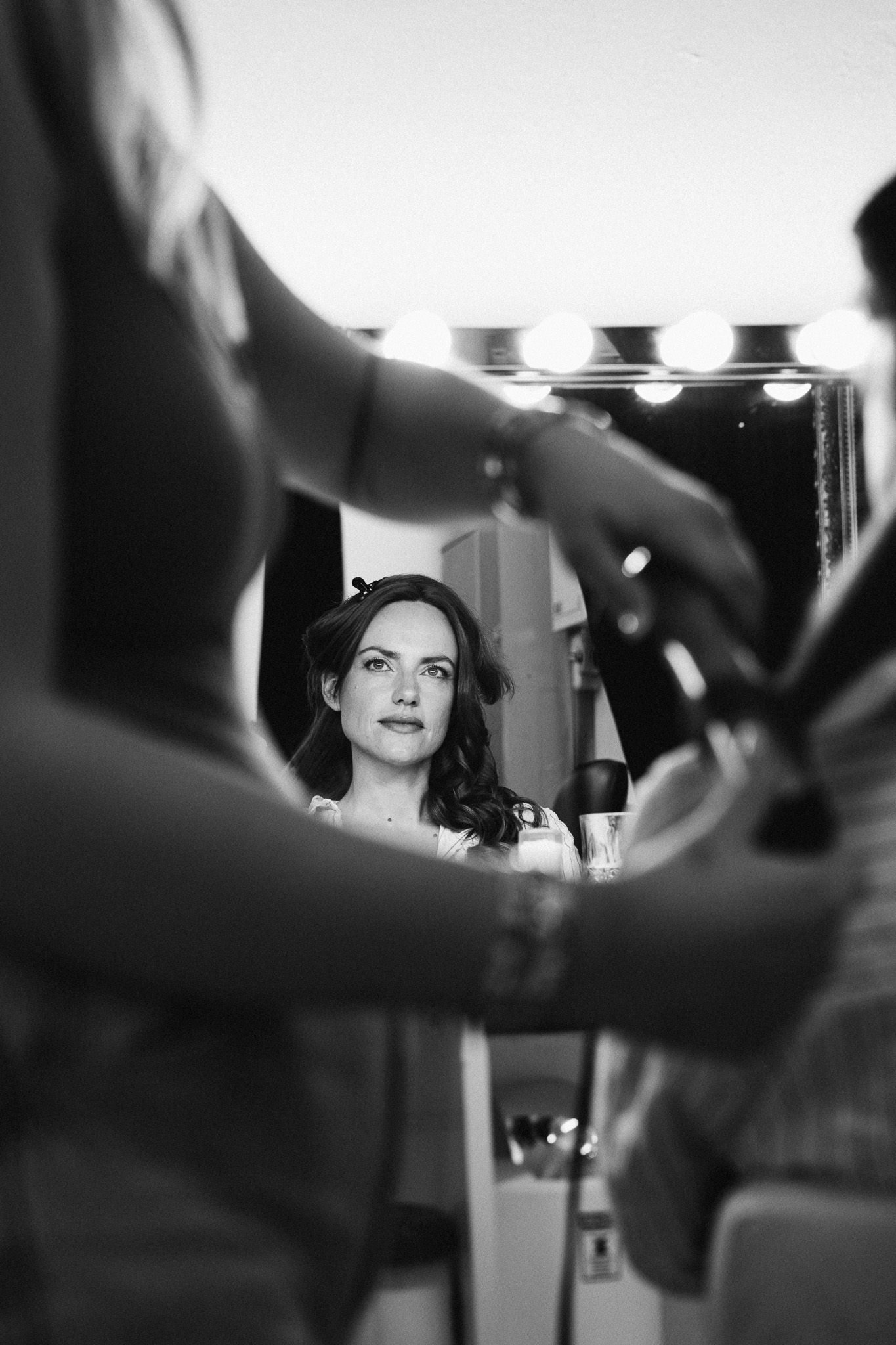 Make-up Artist stylt Model, Behind-the-Scenes Fashion Shoot München