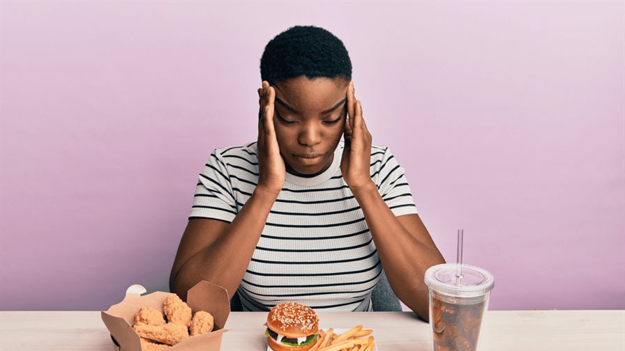 ¿Existe relación entre lo que comemos y la migraña?