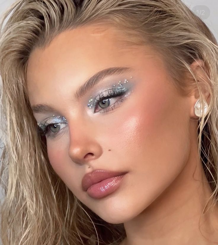 Frosty Makeup, el maquillaje con el que brillar esta Navidad