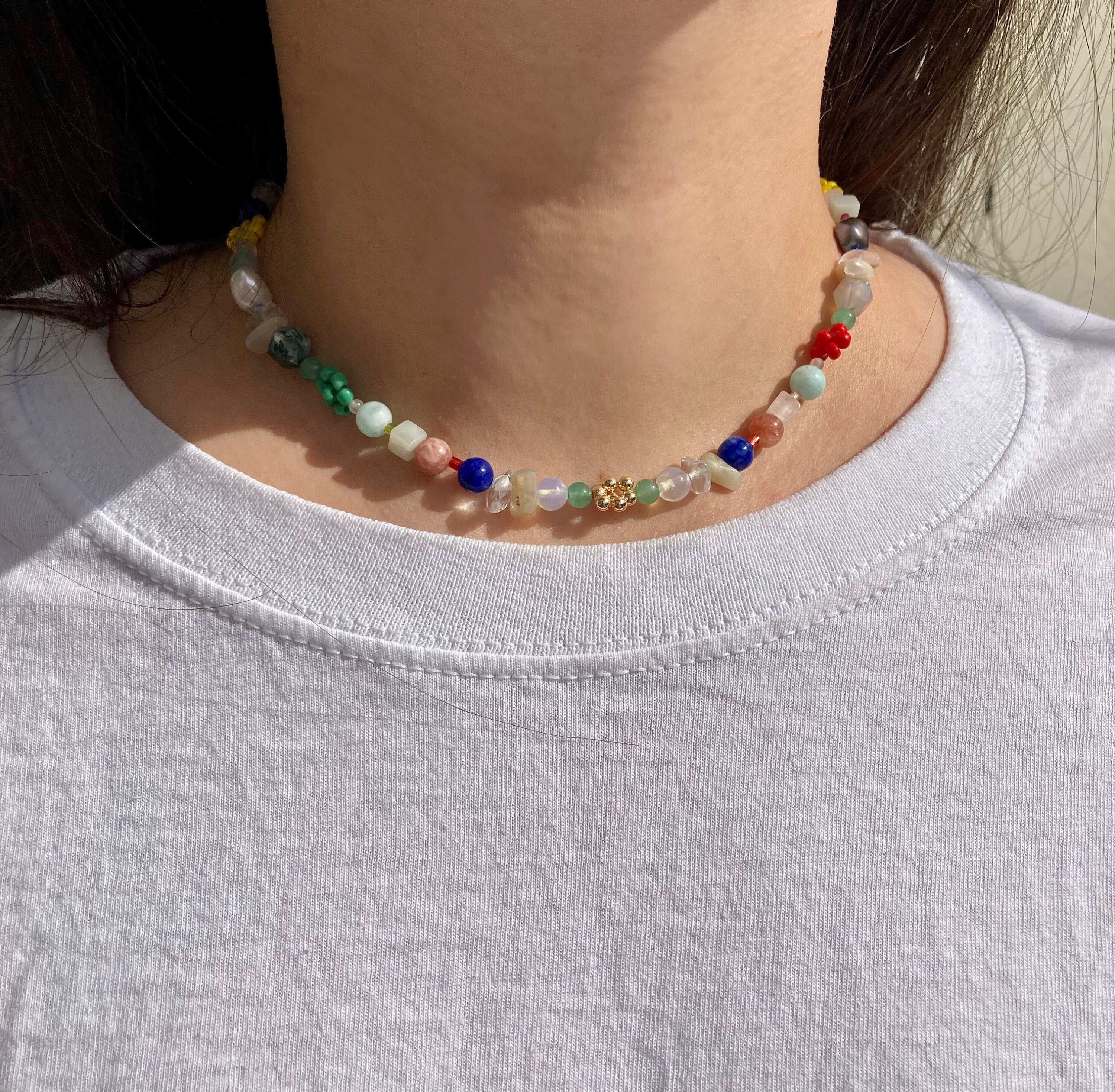 Gargantilla maximalista hecha a mano con piedras preciosas de colores, cuentas bañadas en oro, malaquita y perlas naturales. - Etsy México