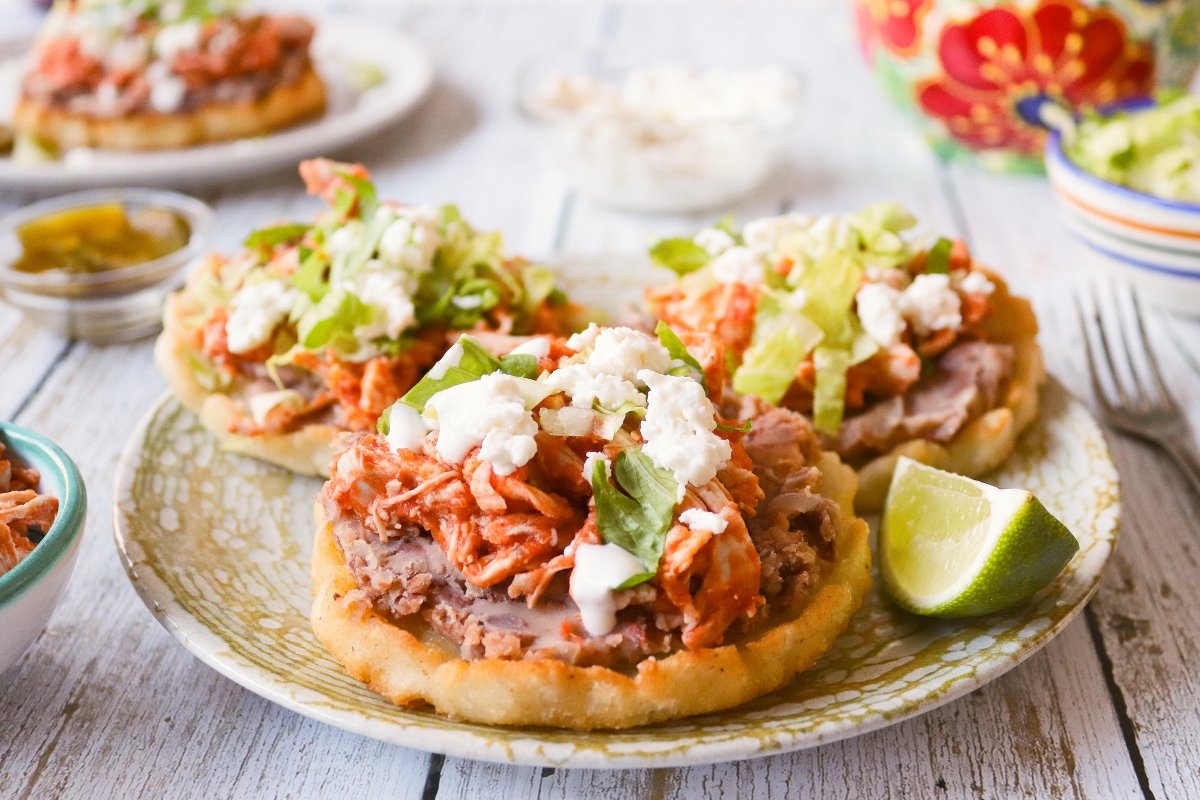 Sopes de pollo