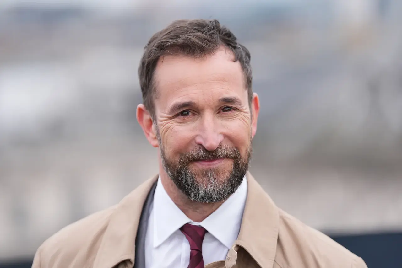 Noah Wyle es elegido el hombre más sexy del mundo en 2026 por PEOPLE · Enfoque Noticias
