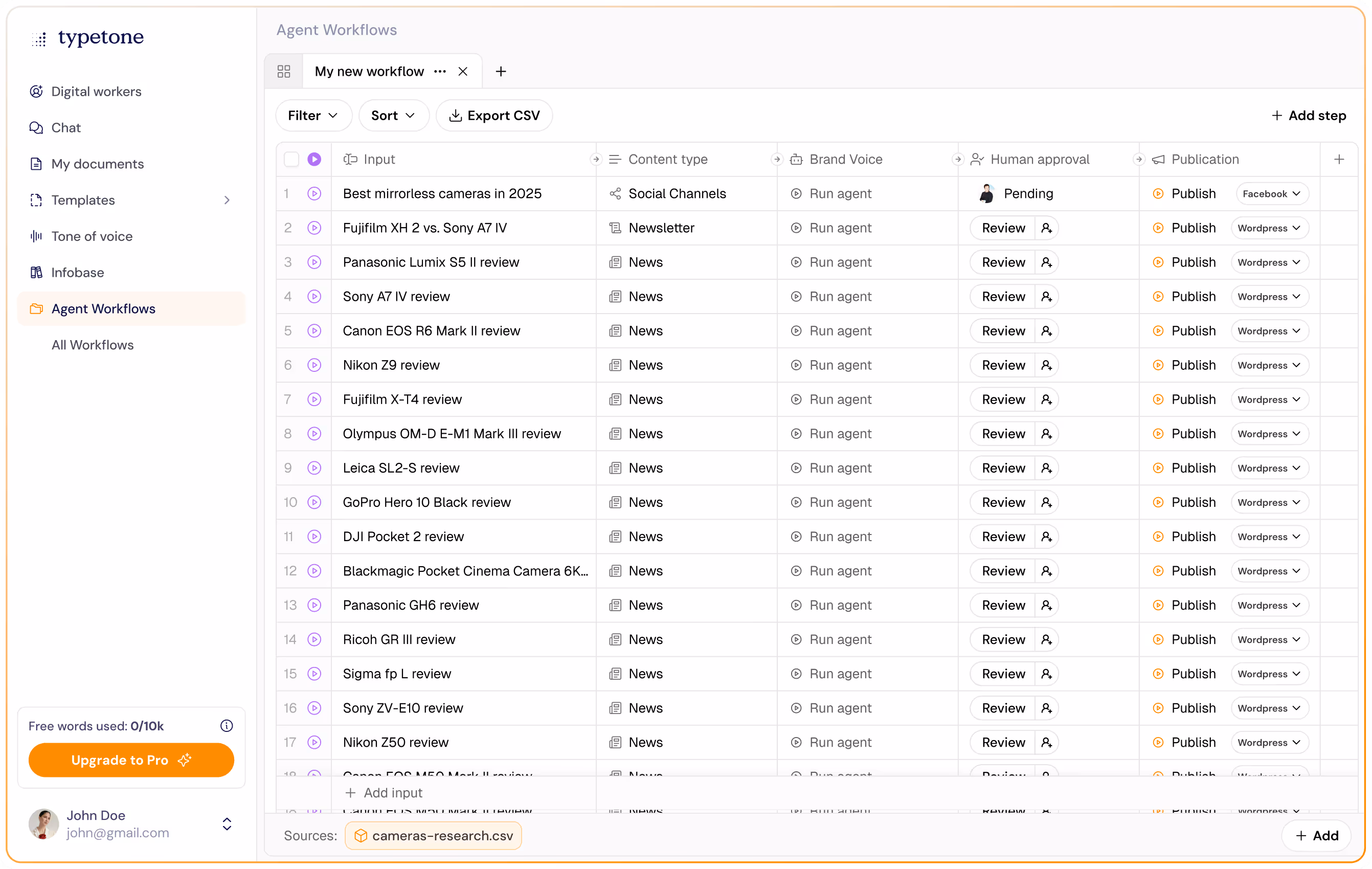 Interface utilisateur des flux de travail des agents de Typetone affichant une liste des tâches de révision des caméras avec le type de contenu, la voix de la marque, le statut d'approbation humaine et les options de publication.
