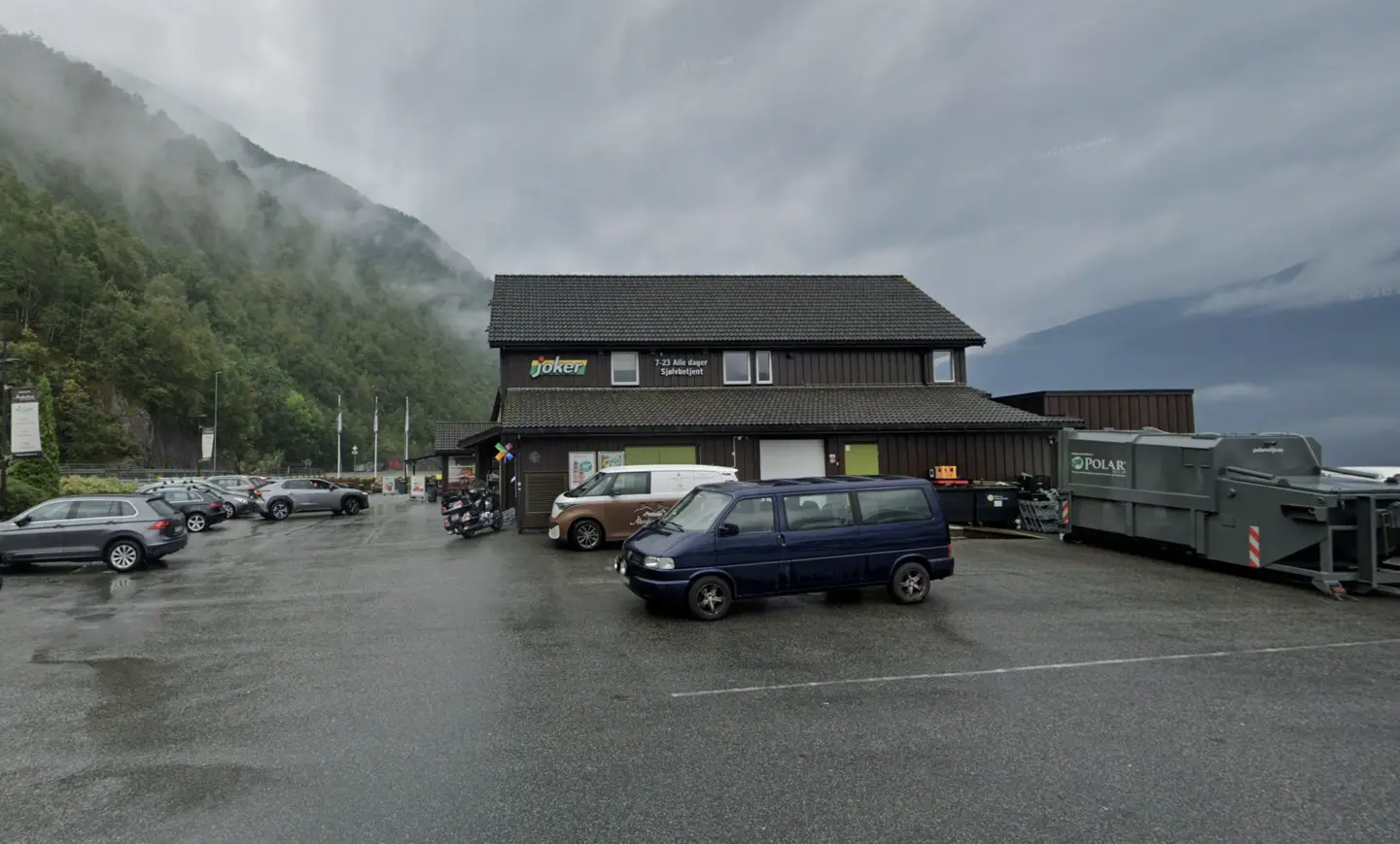 Åkrafjordtunet Grocery Store