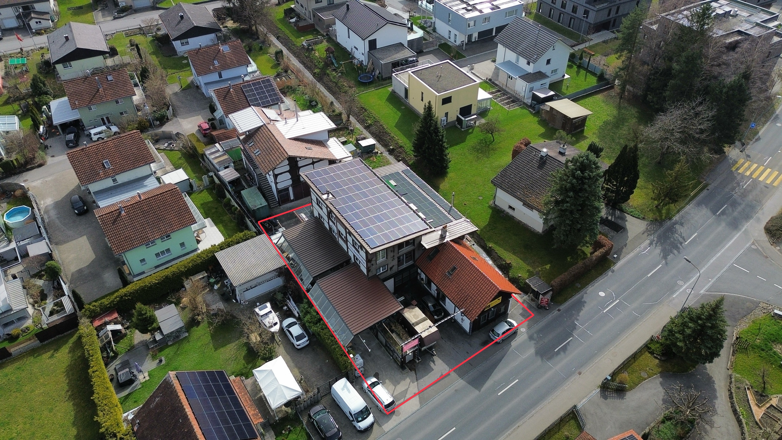 Mehrfamilienhaus mit Gewerbeanteil und Entwicklungspotenzial