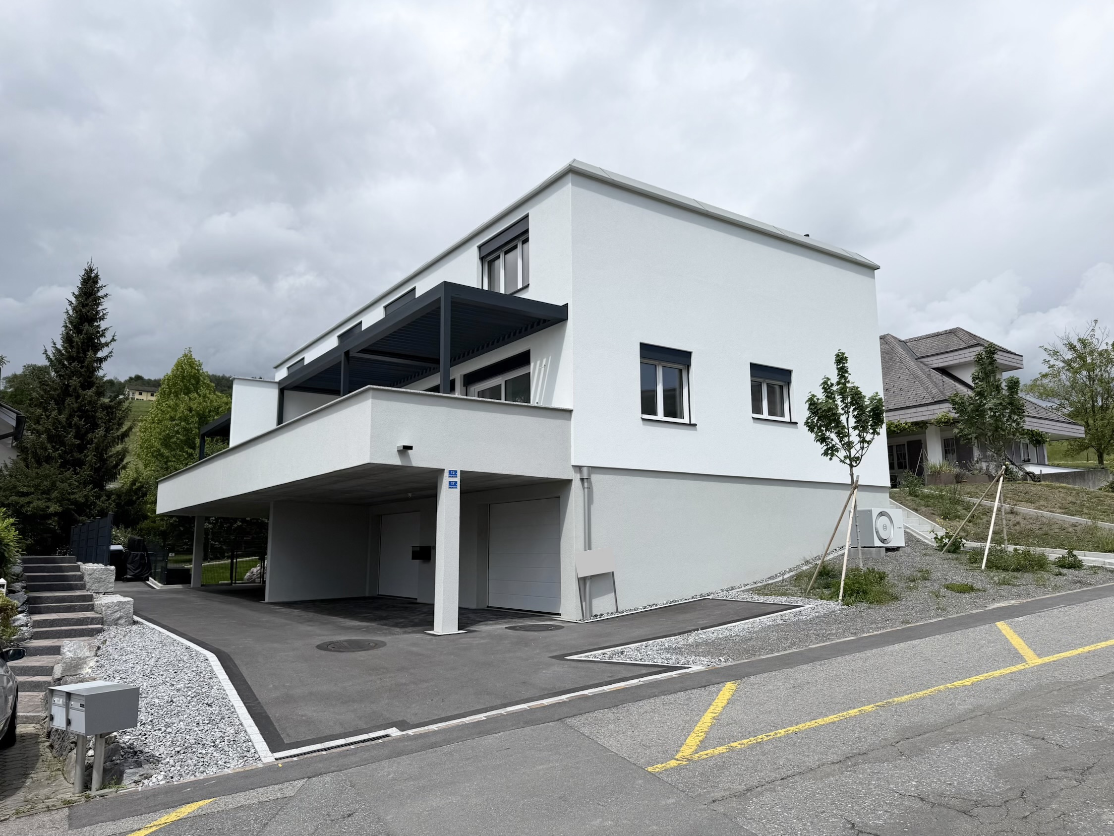 Modernes Eck-Reihenhaus an erhöhter Lage