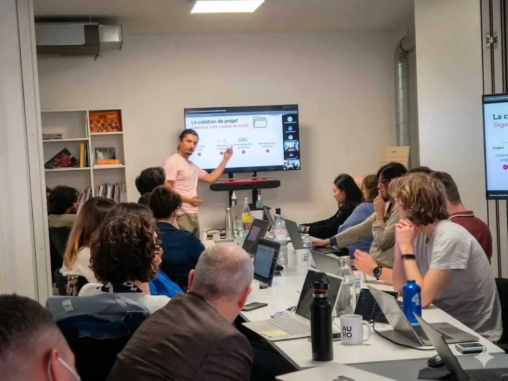 Formateur AI Sisters présentant la création d'un agent IA pendant un Agentathon