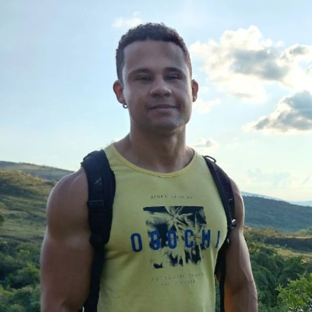 Foto de Leandro Oliveira, aprovado em Medicina na USP com a Filadd