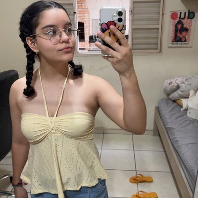 Foto de Isabella Costa Cruz, aprovada em Design na PUC-SP com a Filadd