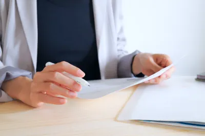 契約、業務委託費の調整等もすべて代行します。