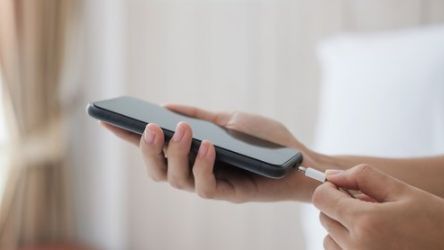 Derfor oplader din iPhone kun, når opladeren sidder i en bestemt vinkel.