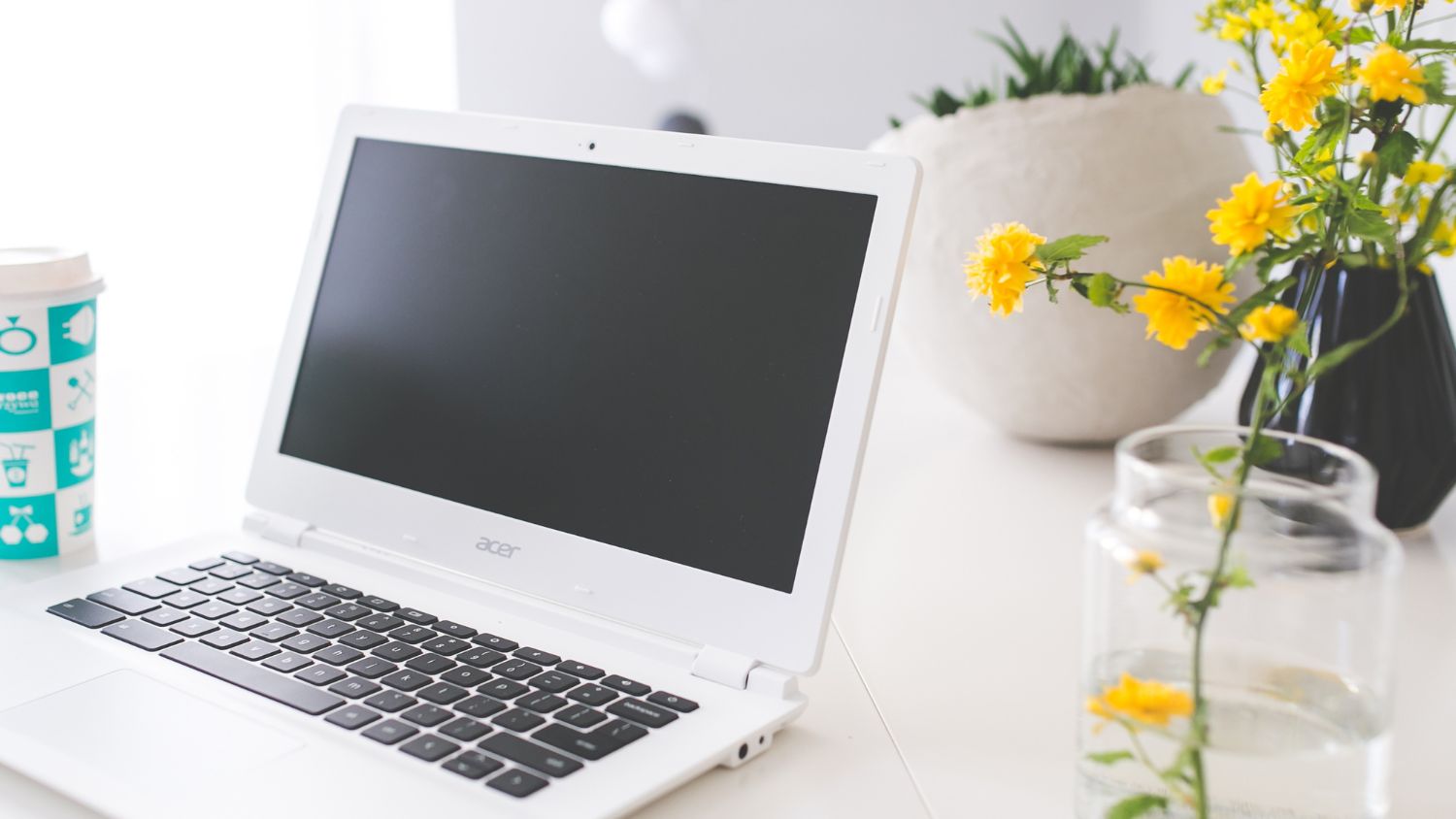 Acer laptop tænder, men skærmen er sort? Prøv disse 5 løsninger