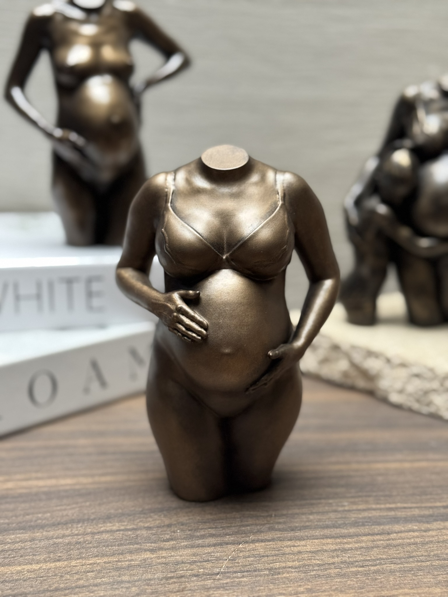 bronzen zwangerschapsbeeld