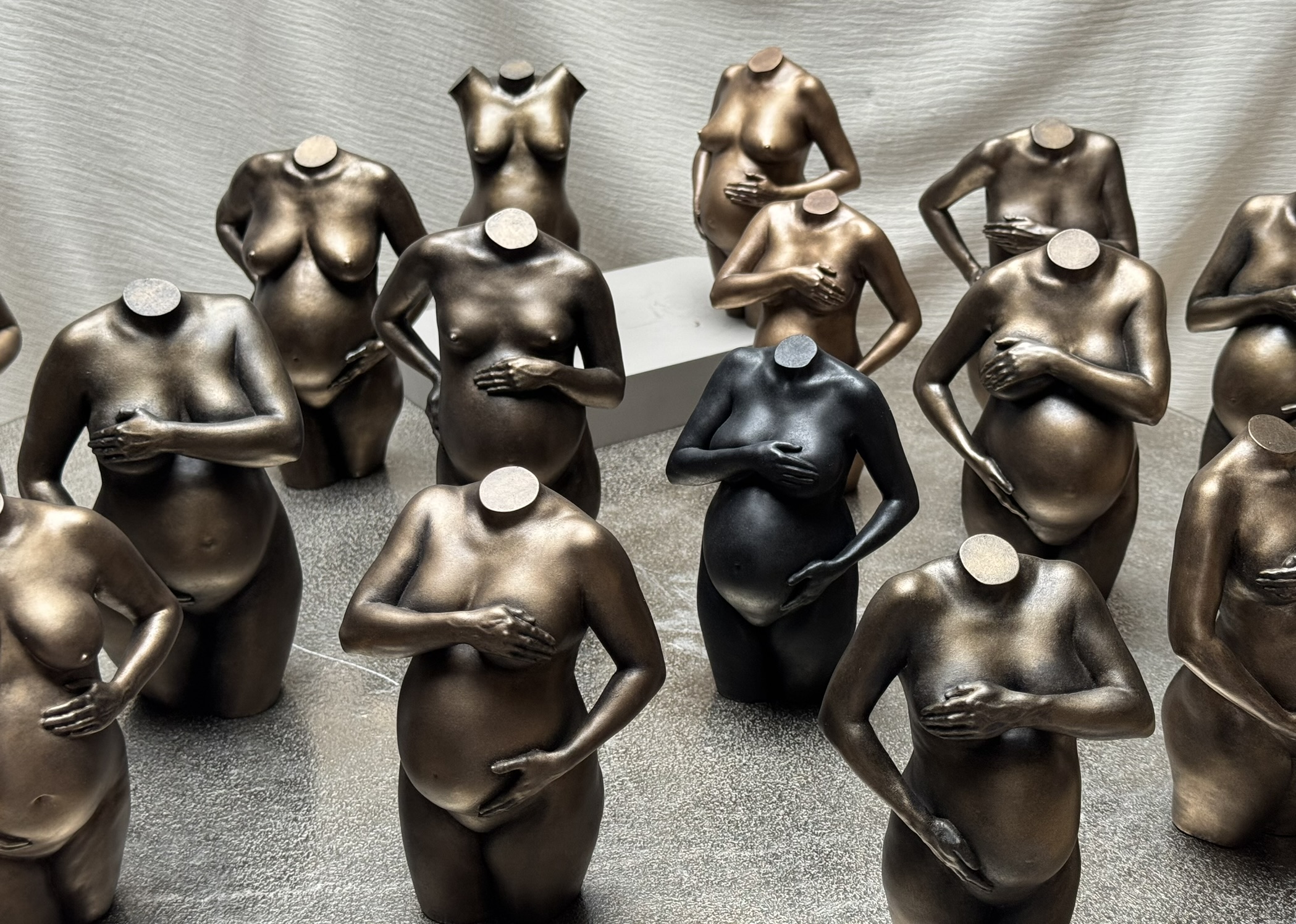 bronzen zwangerschapsbeeld