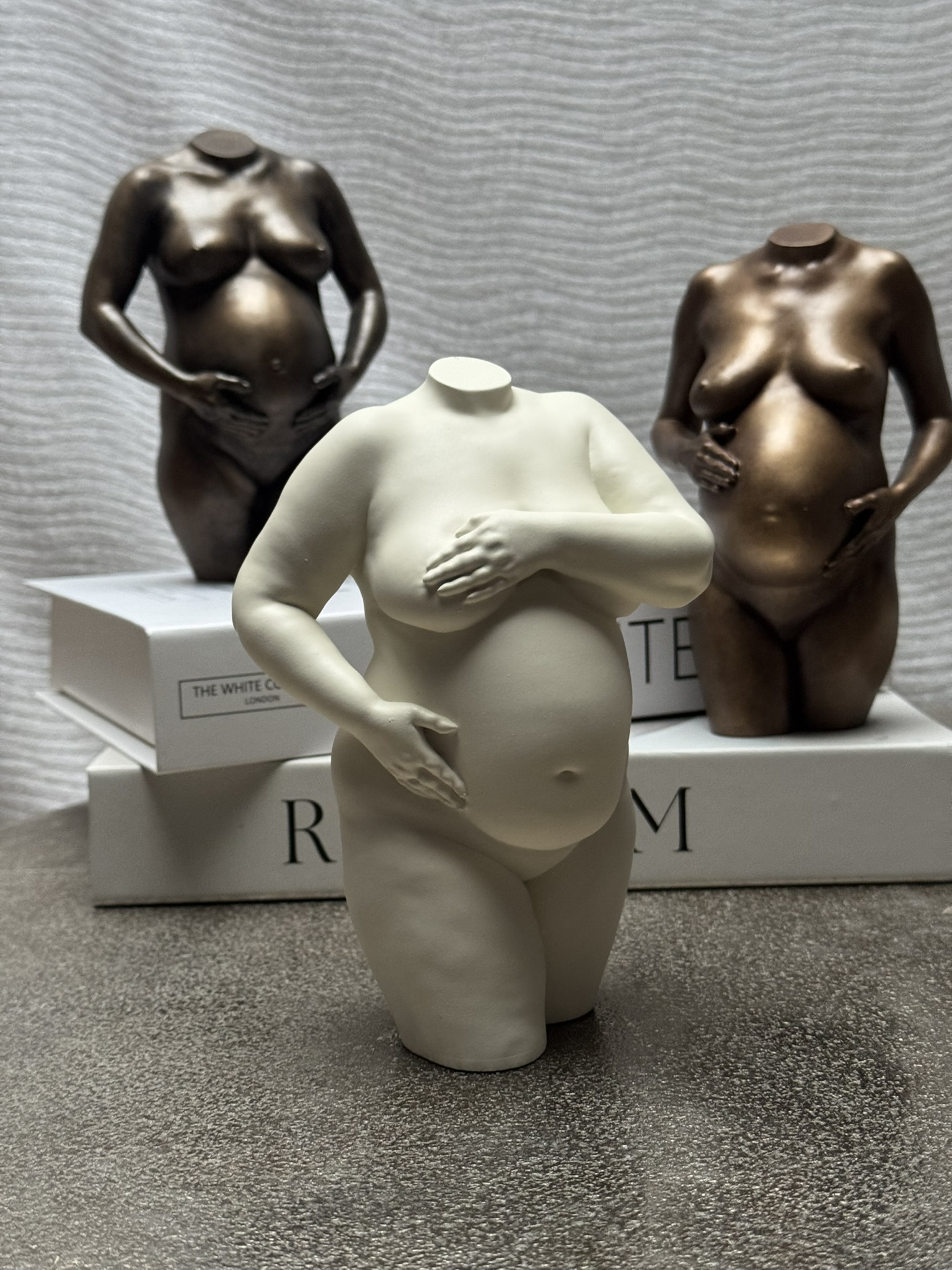 bronzen zwangerschapsbeeld