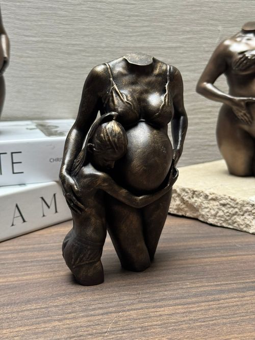 bronzen zwangerschapsbeeld