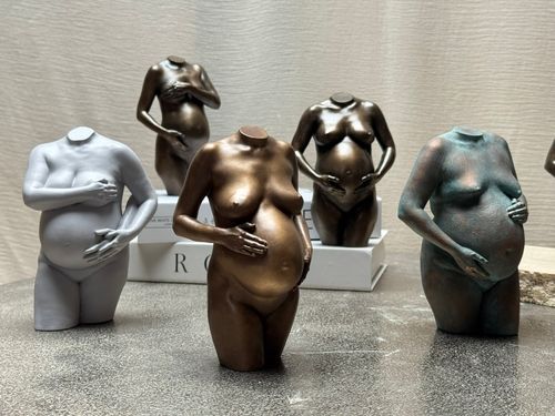 bronzen zwangerschapsbeeld