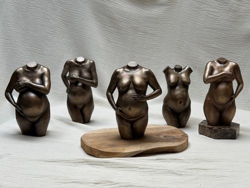 bronzen zwangerschapsbeeld