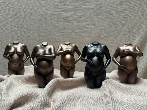 bronzen zwangerschapsbeeld
