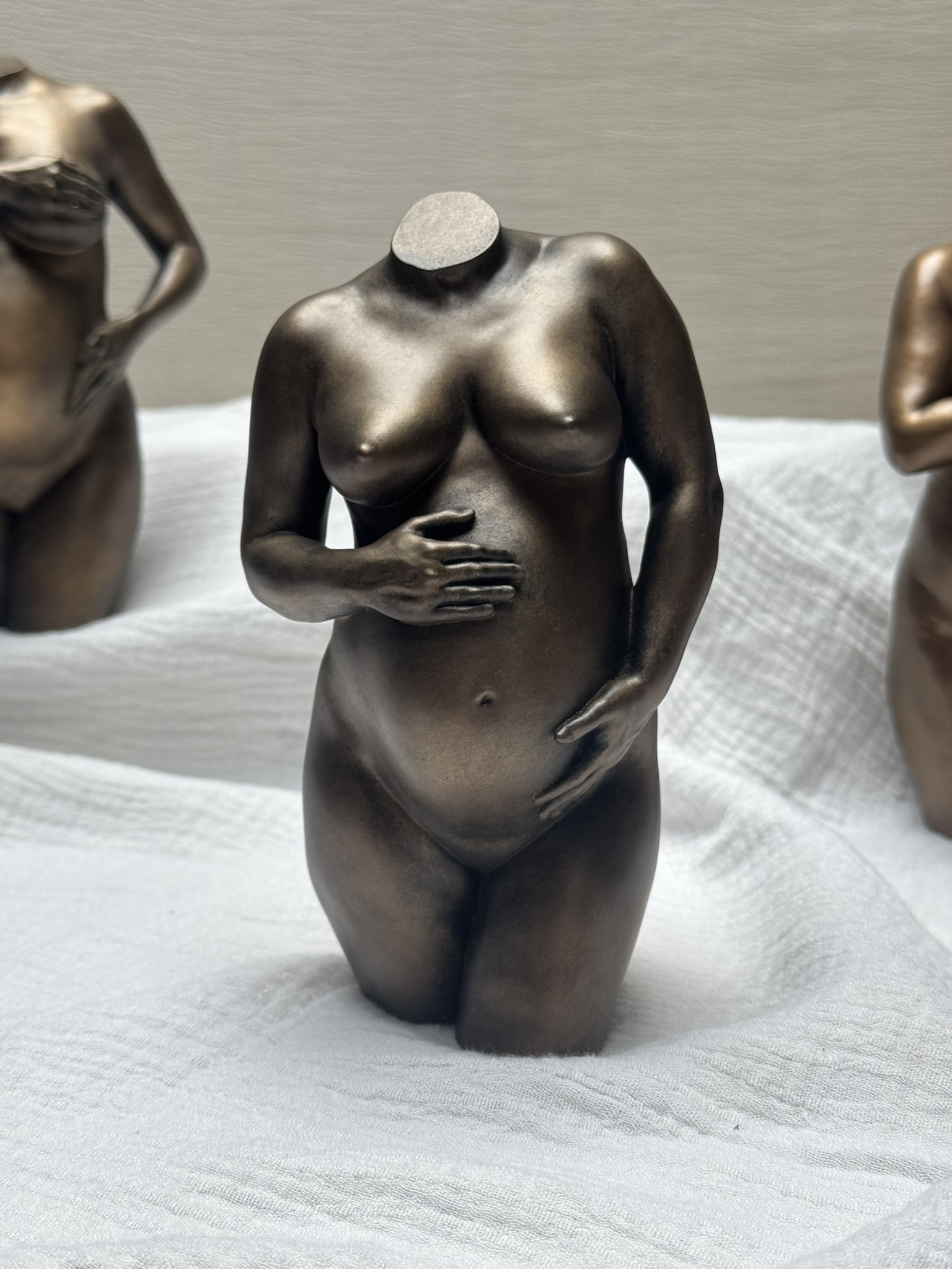 bronzen zwangerschapsbeeld