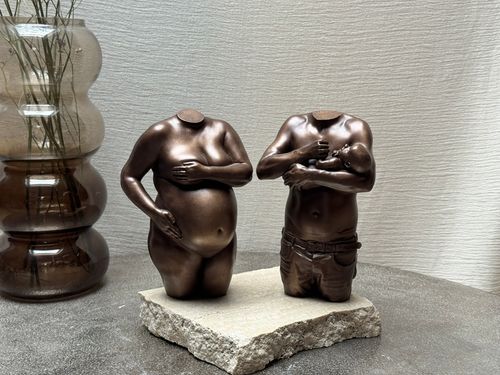 bronzen zwangerschapsbeeld