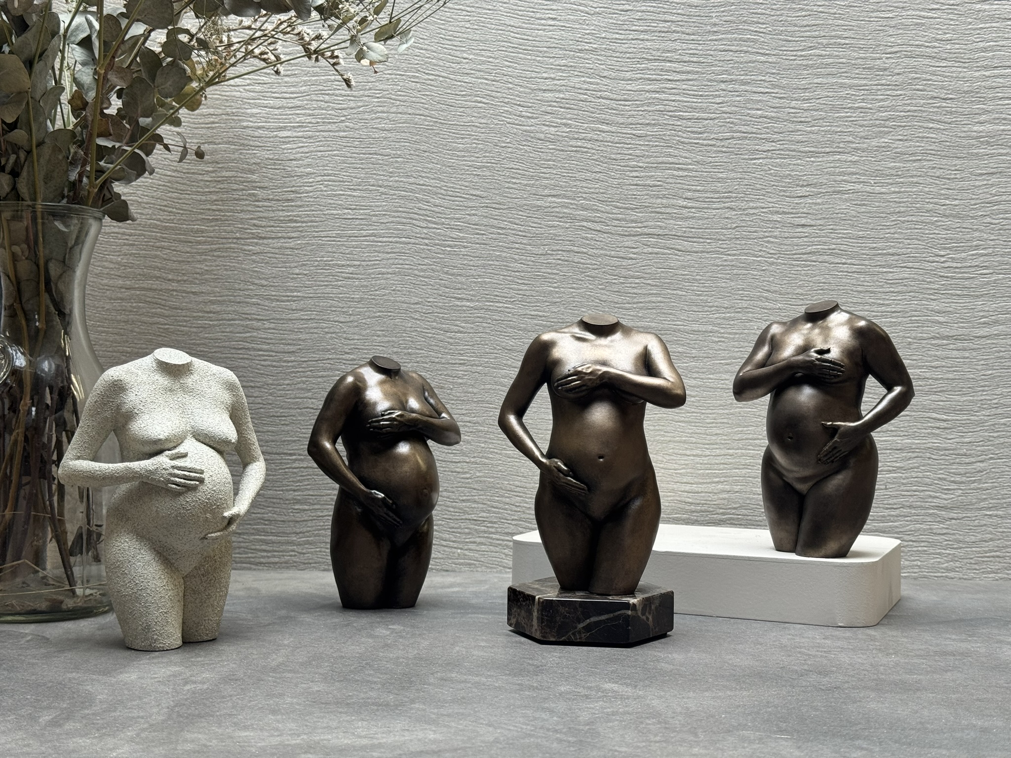 bronzen zwangerschapsbeeld