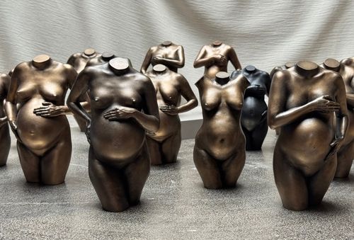 bronzen zwangerschapsbeeld