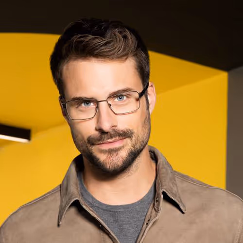 man wearing stepper eye wear
