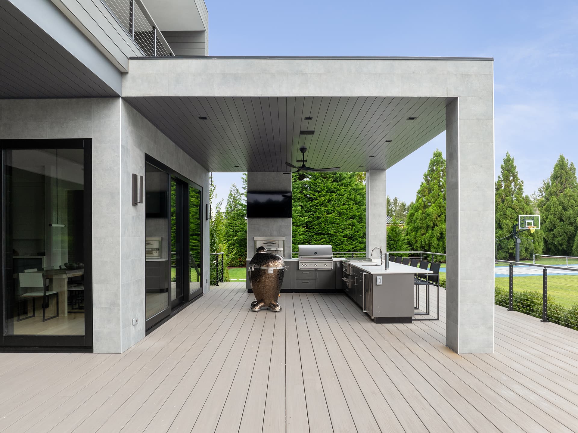 A Chef-Worthy Outdoor Kitchen and Lounge