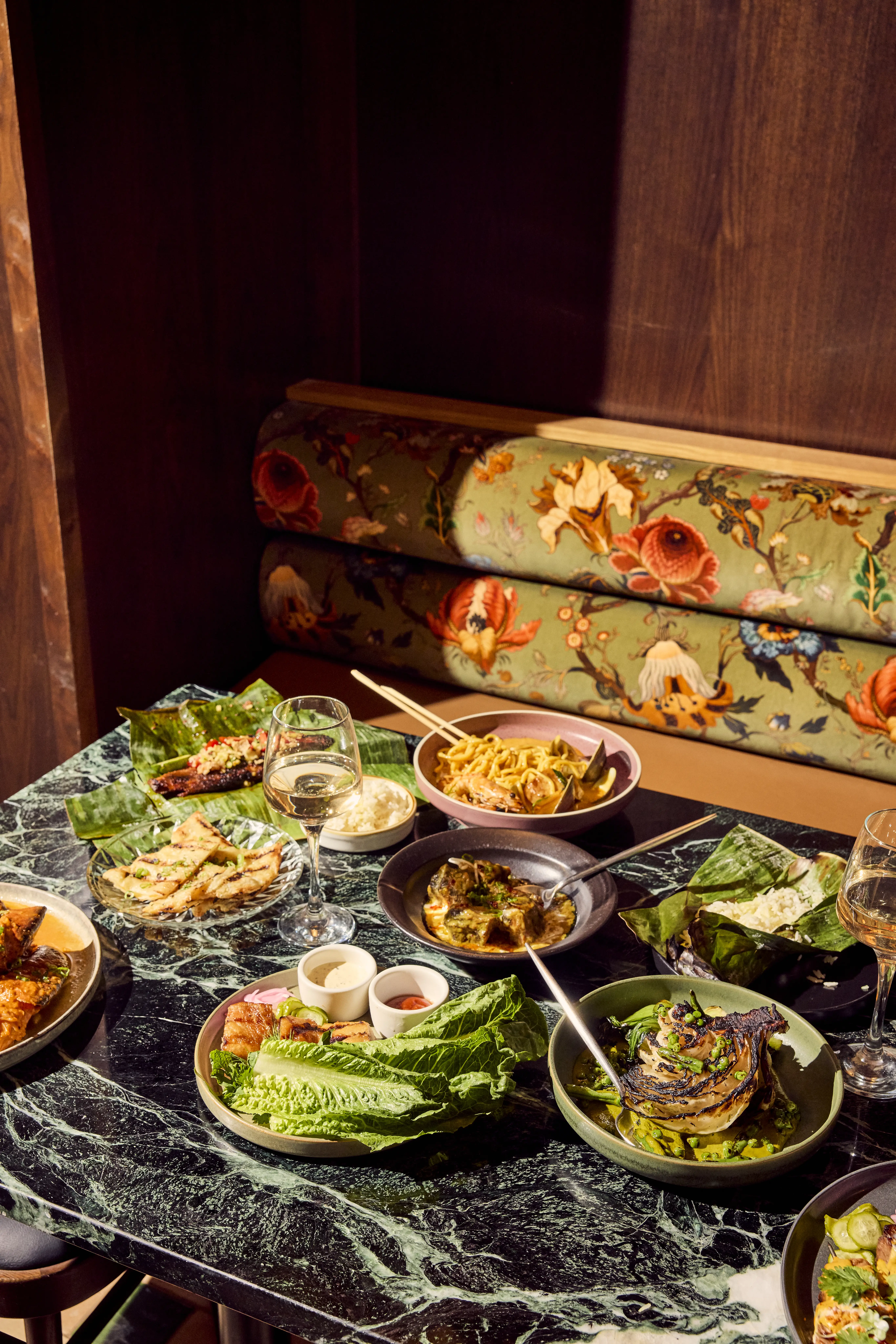 Hotel room with a desk and lounge at the Frances Modern Inn in Austin. 