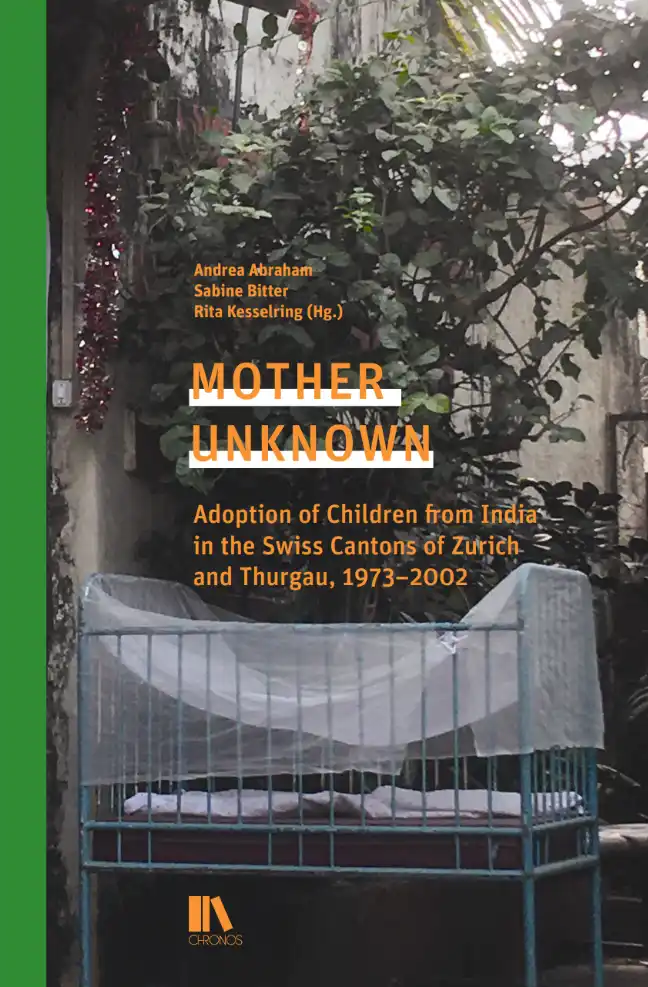 Buchumschlag mit Titel "Mutter Unbekannt". Es ist ein leeres Kinderbettchen in einem Aussenhof eines Gebäudes zu sehen.