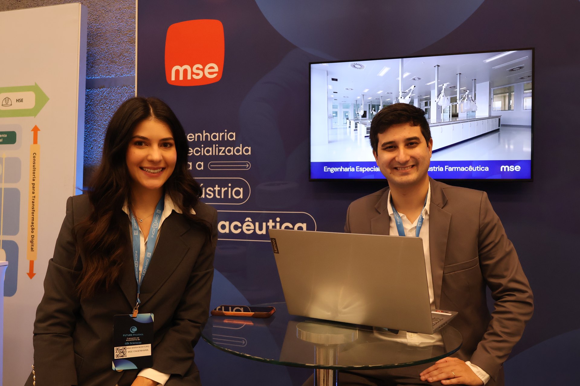 Equipe da MSE Engenharia no estande da Future Pharma 2026