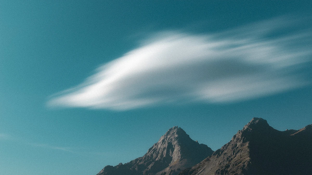 Berge mit Wolken