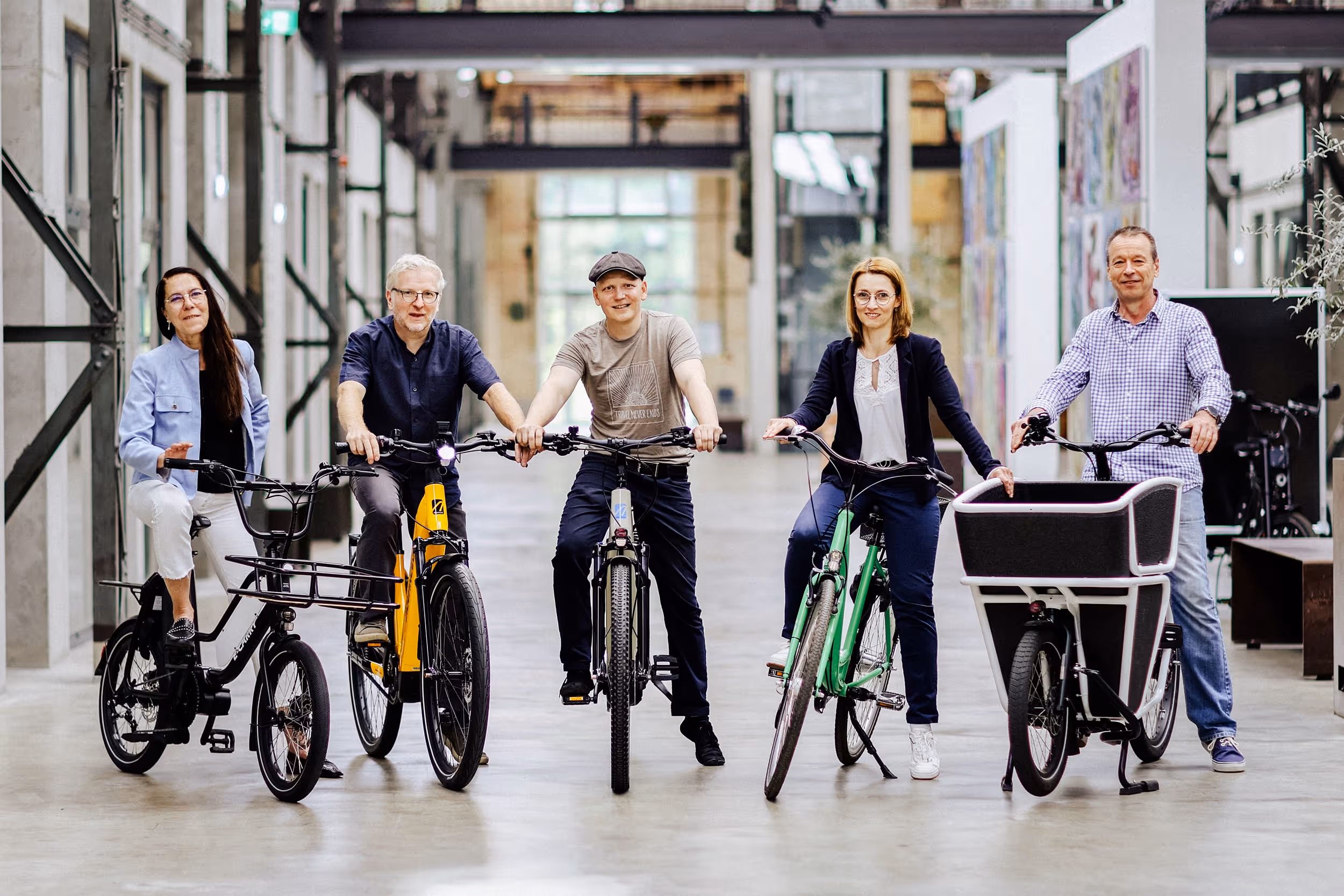 12DRIVE Team mit Fahrradflotte
