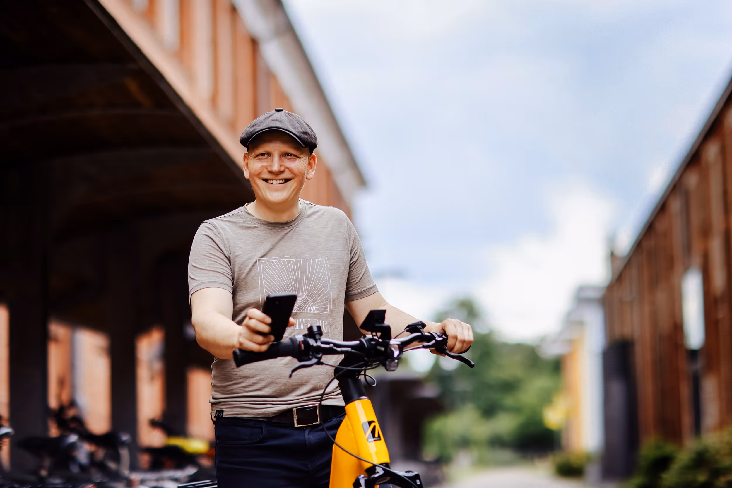 12DRIVE Mitarbeiter mit E-Bike