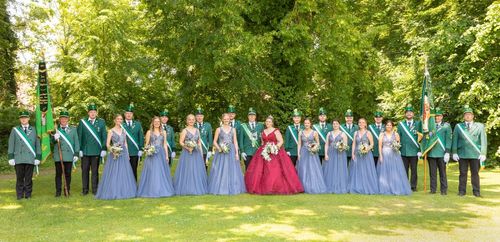 Königspaar 2023 Andre Berlage und Silva Beck mit Hofdamen