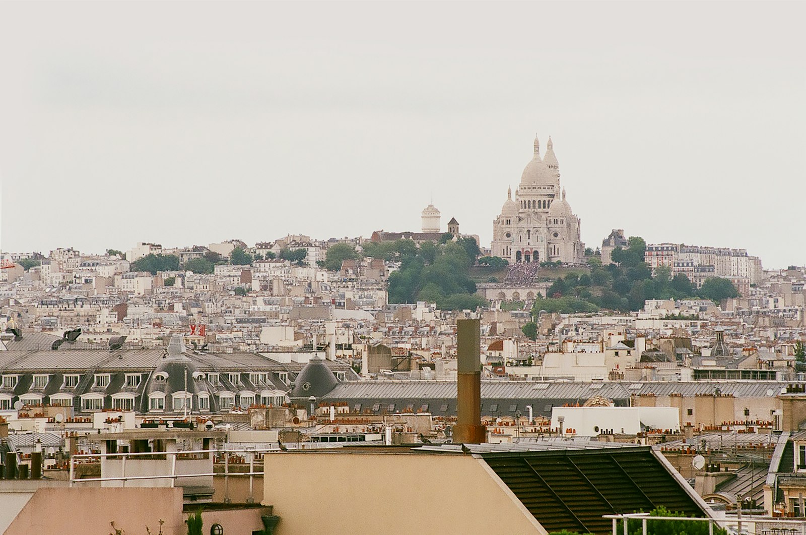 Les toits de Paris et le Sacré-Cœur