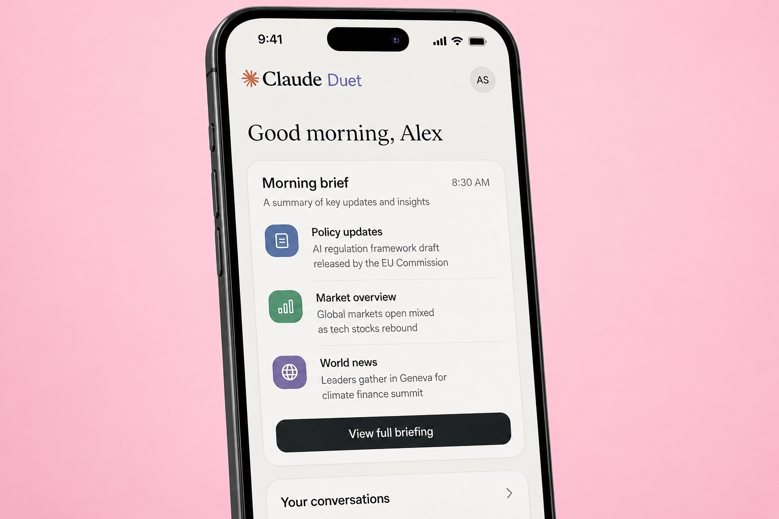 Maquette d’un iPhone affichant l’application Claude Duet : « Good morning, Alex » et un point du matin à 8 h 30 avec trois rubriques, mises à jour réglementaires, marchés et actualité mondiale, puis un bouton pour ouvrir le briefing complet.