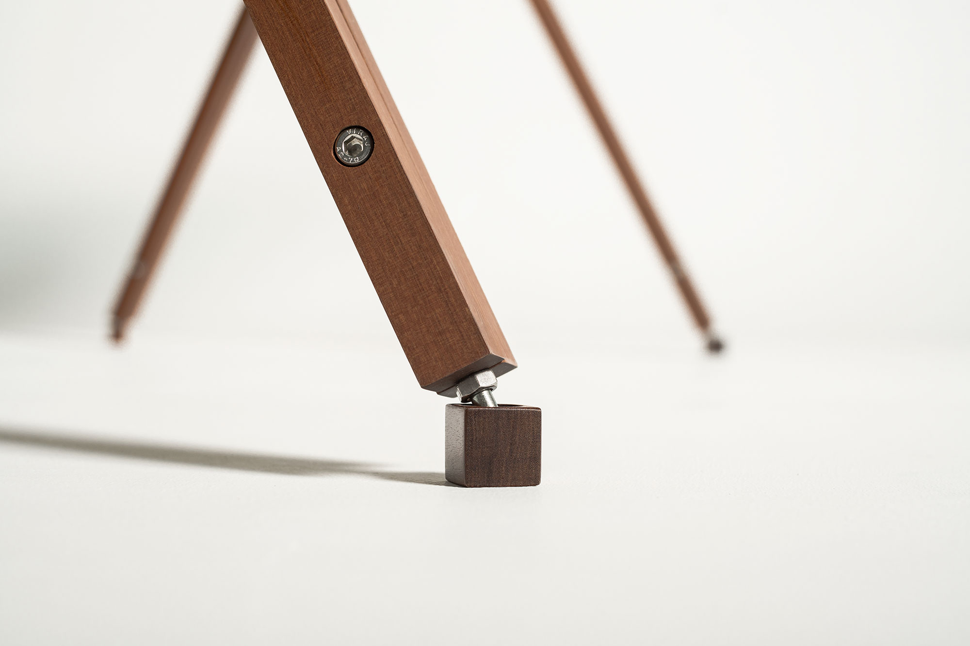 Detail of a leg of the To Molino table