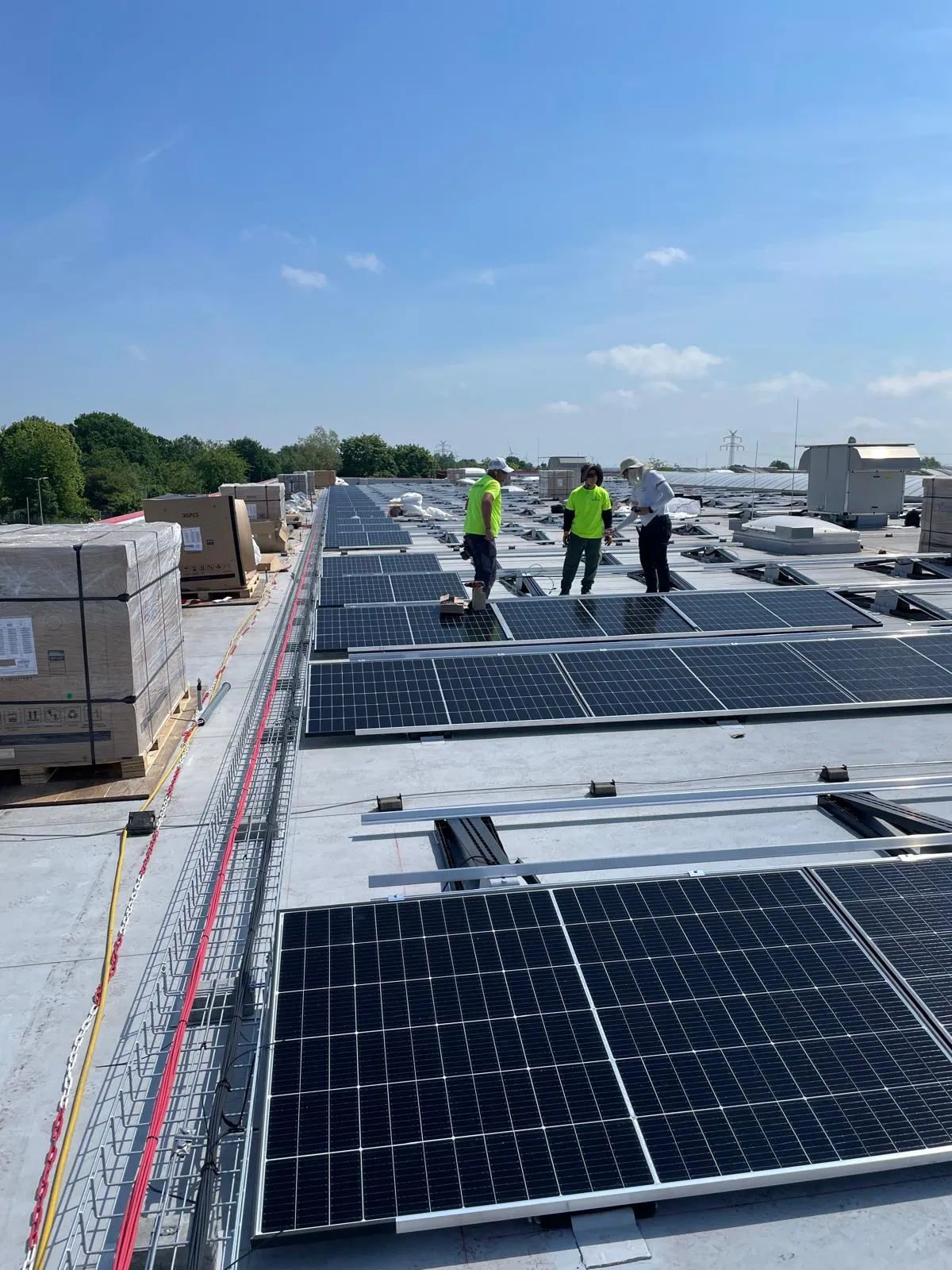 Instalación fotovoltaica en cubierta de 340 kWp en un establecimiento comercial en Bad Segeberg
