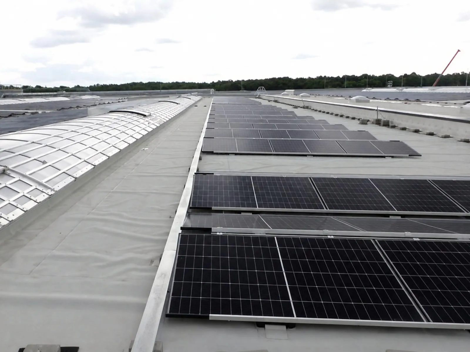 1,1-MWp-PV-Dachanlage auf einem Neubau in Eberswalde